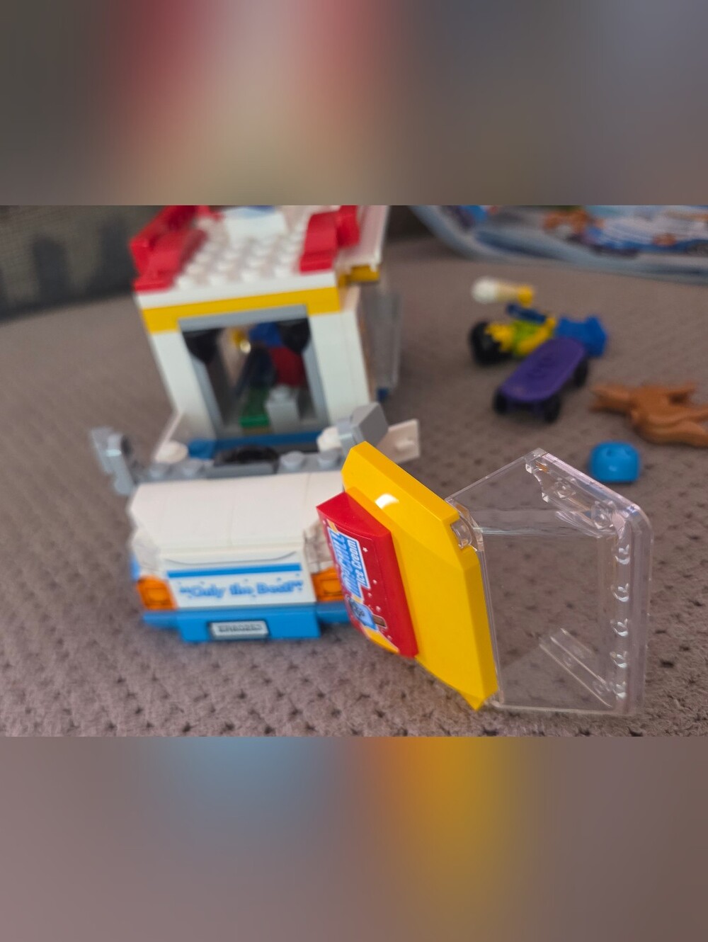 Lego City Ice Cream Truck 60253 Retired set 200 pcs 99% complete Different wig - Picture 15 of 16